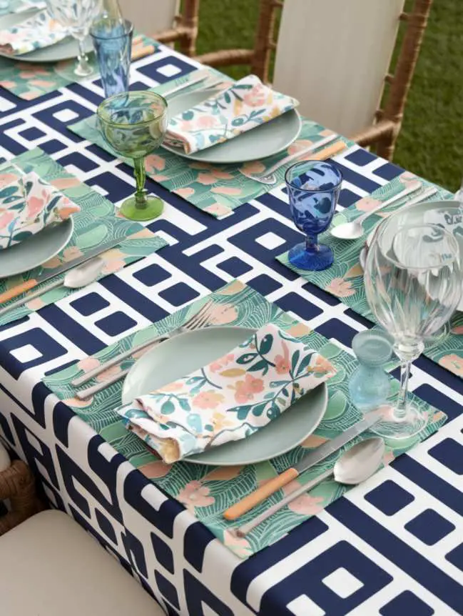 Outdoor Dining Table Decor Ideas