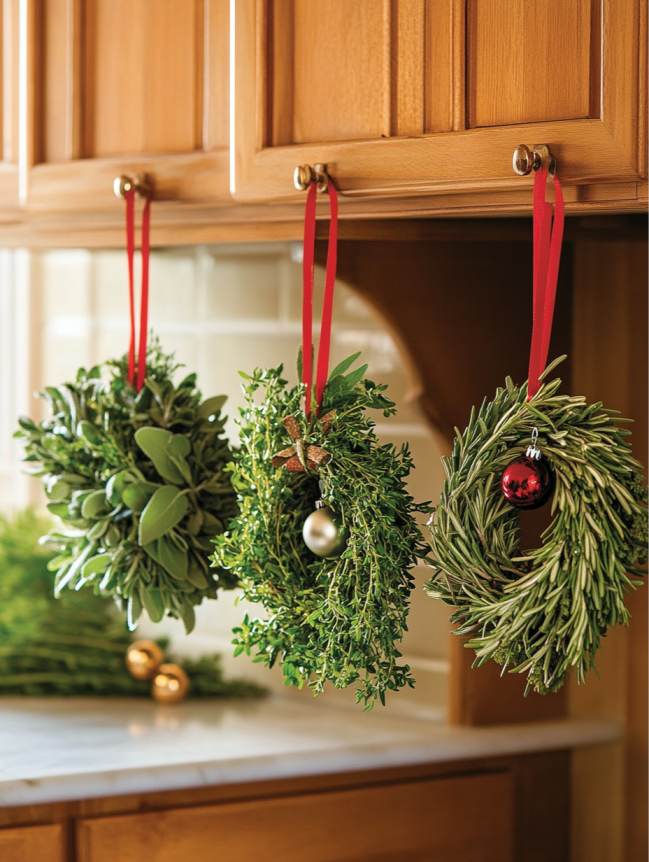 DIY Christmas Decor Ideas for Kitchen Cabinets